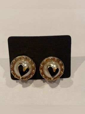Betsey Johnson round earrings with heart center